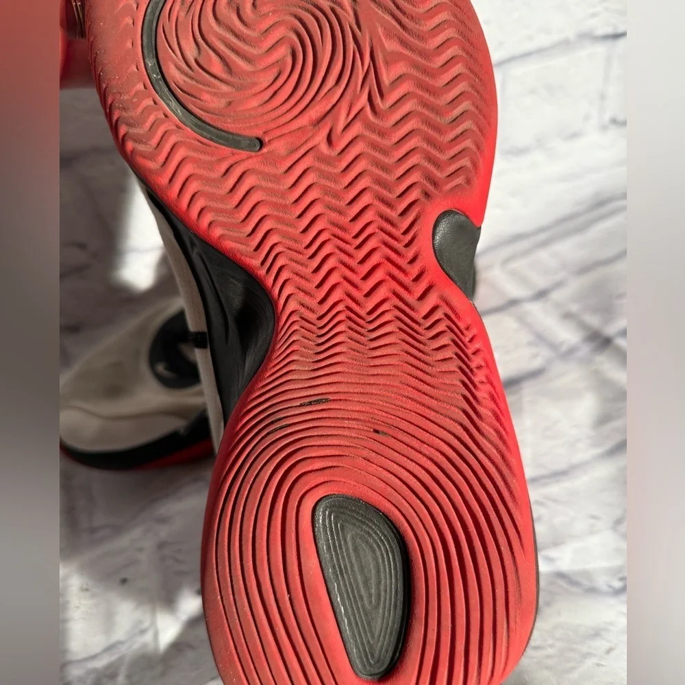 Nike White and Black Athletic Shoes - Picture 3 of 10